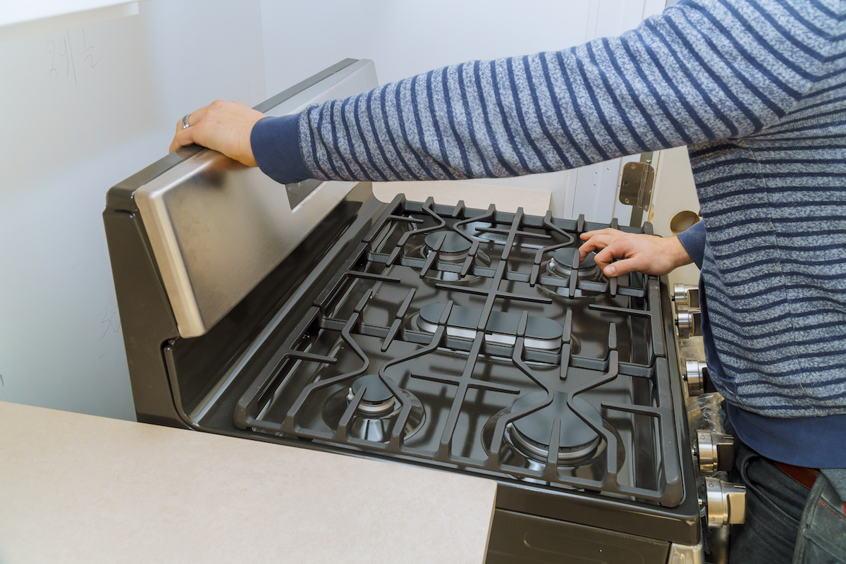 Comparing Gas vs. Electric Range Repair Options in Everett. We provide Fast and Affordable Appliance Repair Services in WA USA